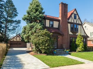 28 Kenilworth Way, Pawtucket, RI 02860