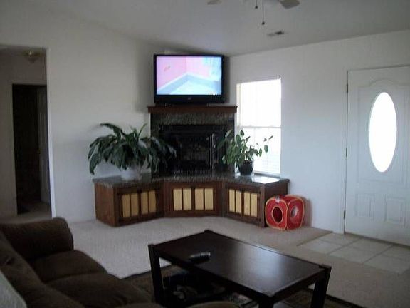 Living Room w/pellet stov