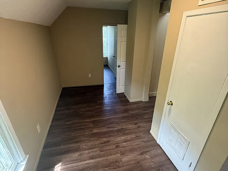 1146 Reaney Ave E #1 — Photo 13