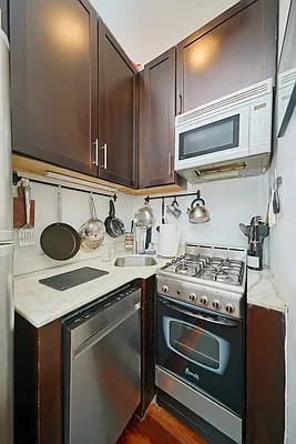 Rented by Living New York | media 12