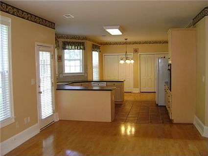5th image of 414 Cherington Ln