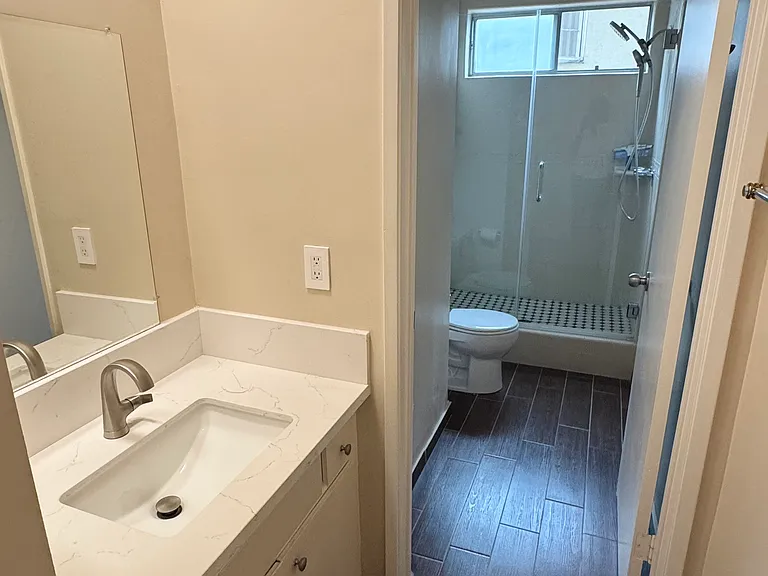 1040 N Laurel Ave #1 — Photo 17