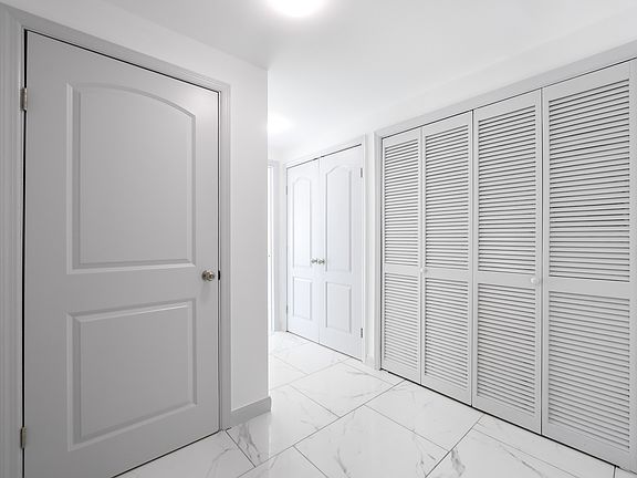 4th image of 456 Jane St #B