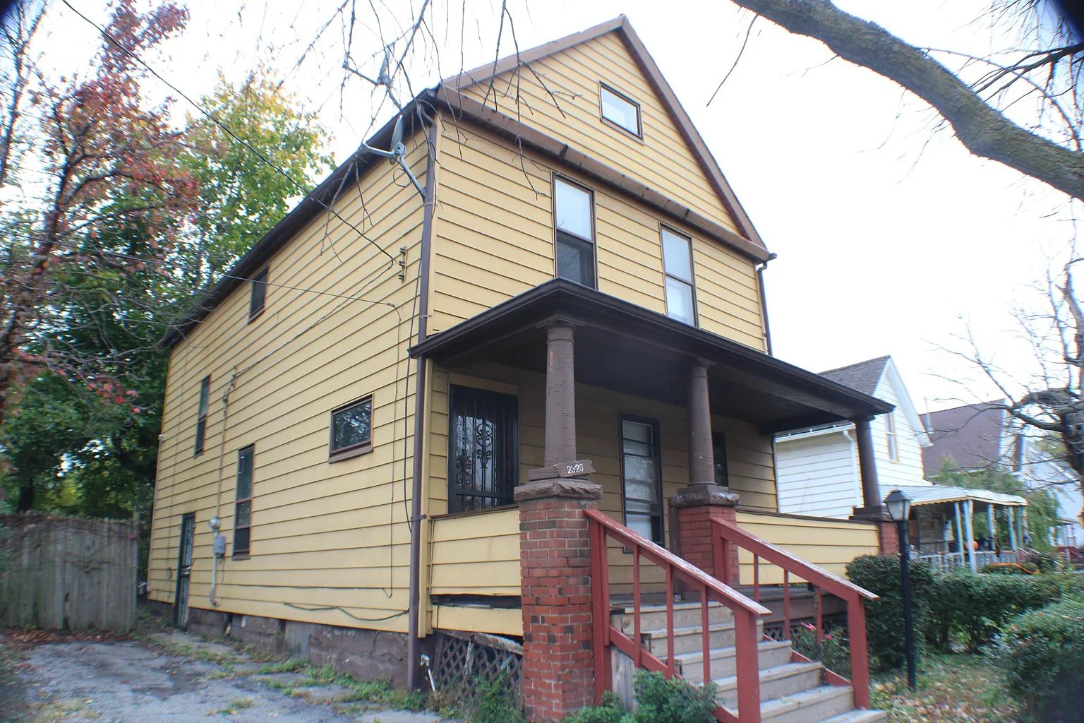 2326 E 97th St photo 1