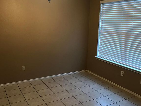 3rd image of 2517 Park Valley Dr