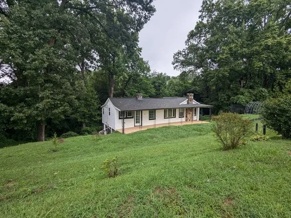 2207 19th Ave SE, Hickory, NC 28602