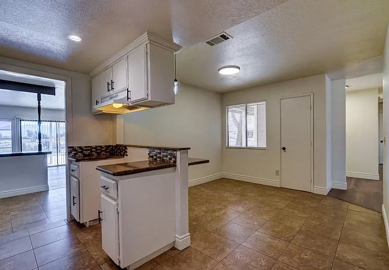 11852 Ivy Ave — Photo 5