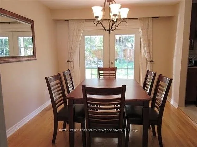 54 Roberts Cres — Photo 10