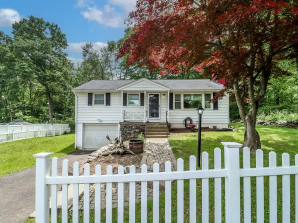 14 Maple Ridge Road, Danbury, CT 06811