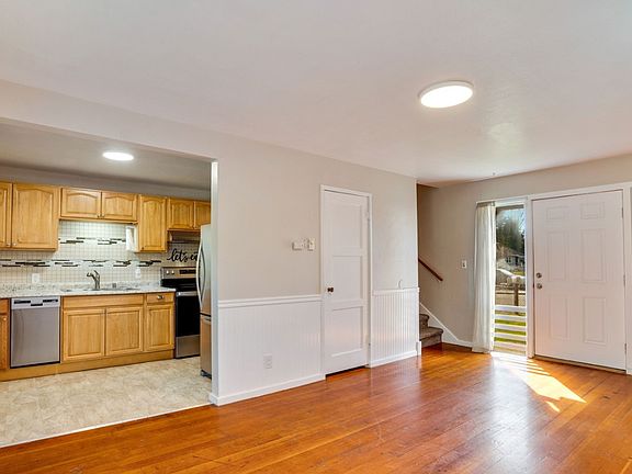 Kitchen open to living area - hardwood floors