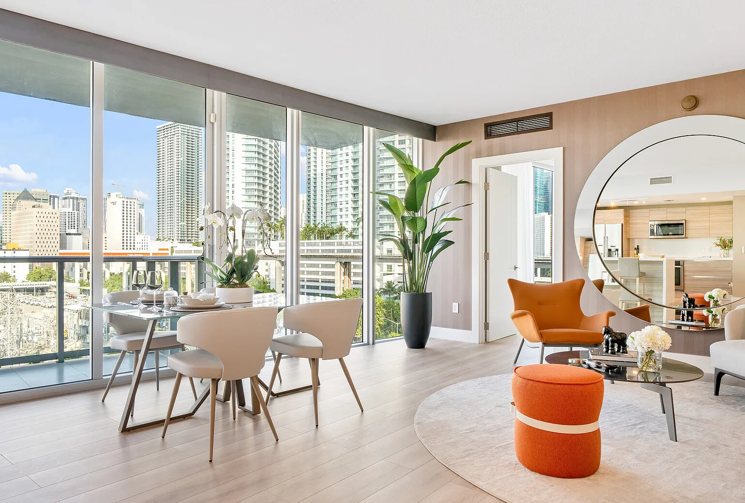 Luxury apartment with an exclusive design for rent in Brickell — Photo 3