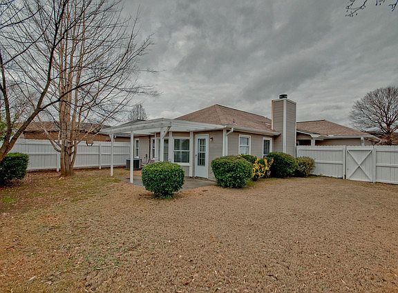 2nd image of 1008 Brisbane Ln SE