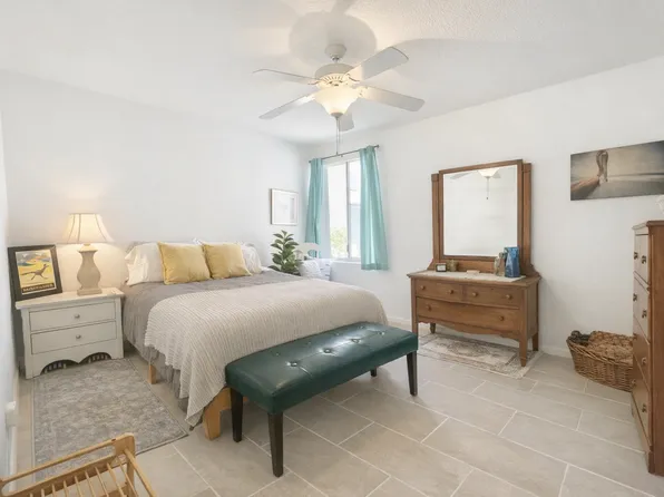 400 N Sunrise Way APT 141, Palm Springs, CA 92262