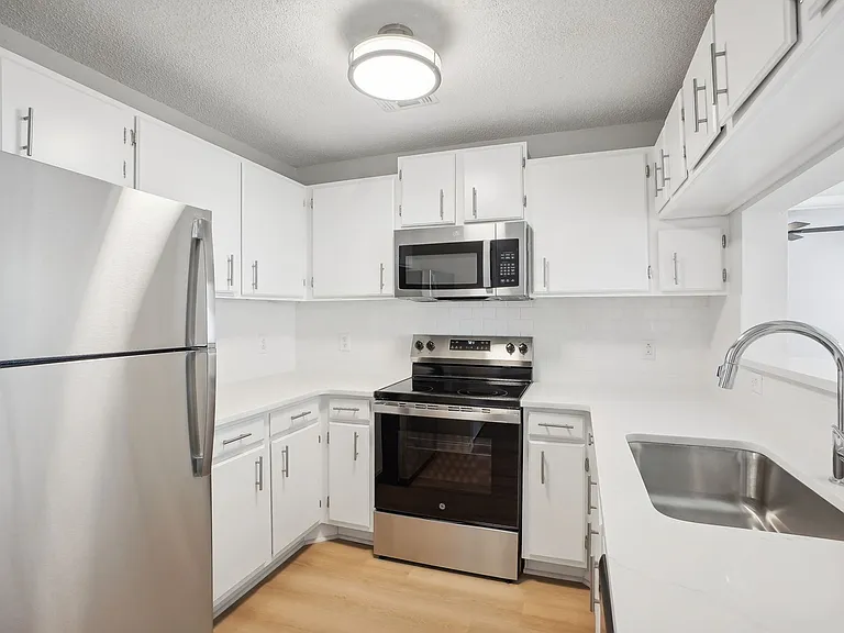 Cambridge Park Apartments — Photo 121