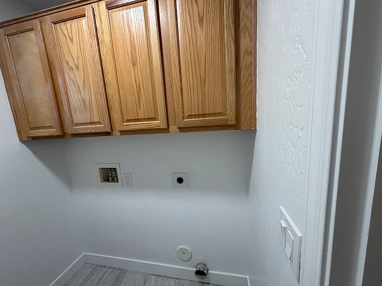 1395 E 10th Pl — Photo 11