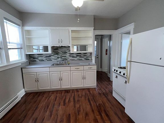 2nd image of 156 Holly St #2B