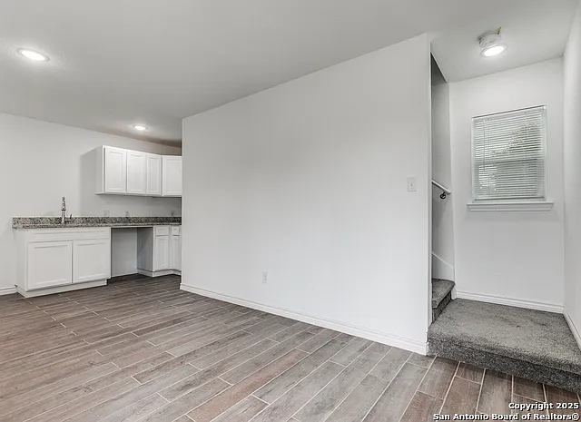 1835 W Poplar #402 — Photo 7