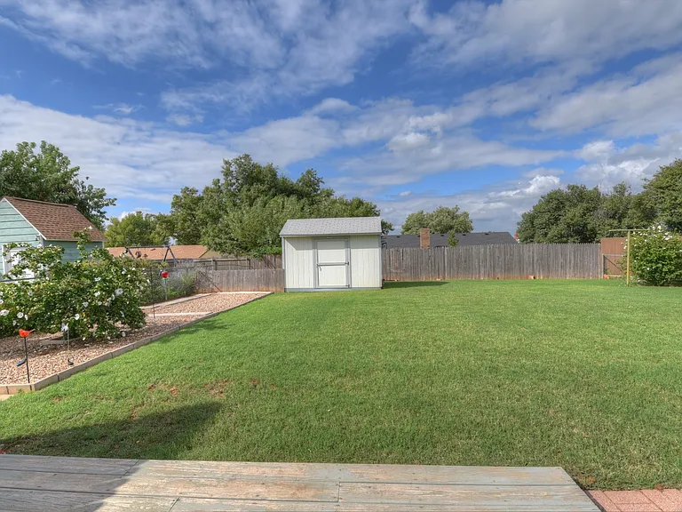 307 Vickie Dr — Photo 8
