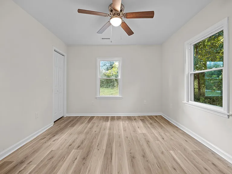 1005 E Russell Ave — Photo 19