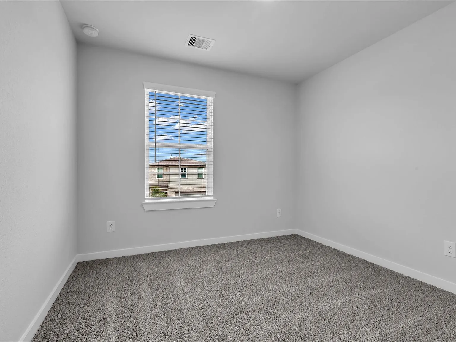 4 bed, 2.5 bath, 1849 sqft, $2,200 — Photo 3