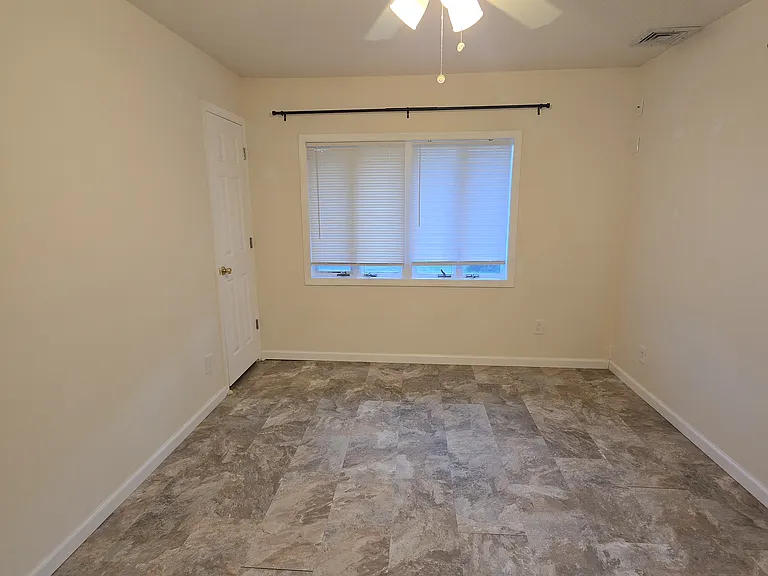 270 Station Rd — Photo 17