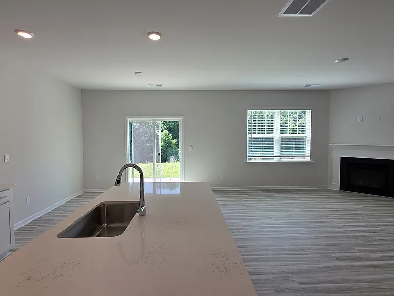 1600 Secrest Commons Dr — Photo 1