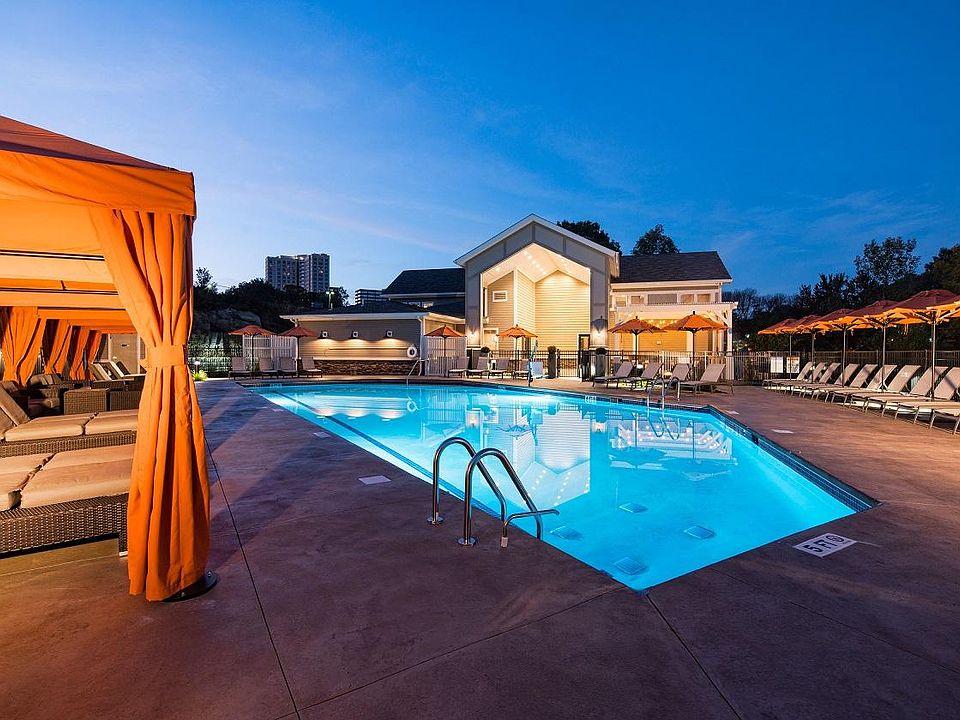 Heated Pool with Cabanas and Free WiFi