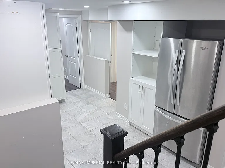 17 Deerwood Cres — Photo 7