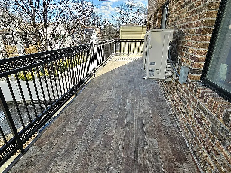 2725 E 21st St #3 — Photo 8
