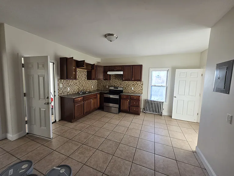 96 Moraine St #2 — Photo 5