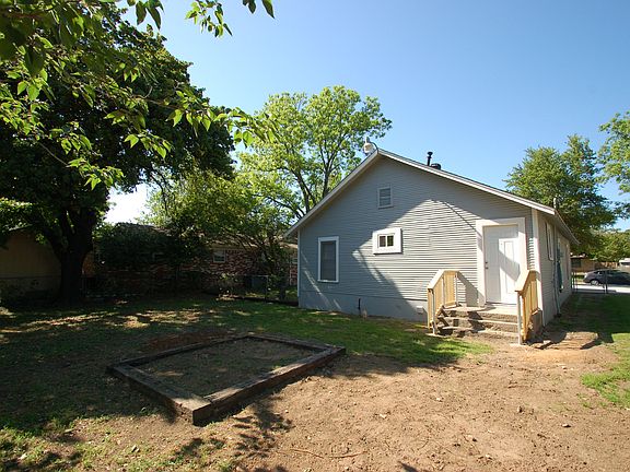 2nd image of 4817 White Oak Ln