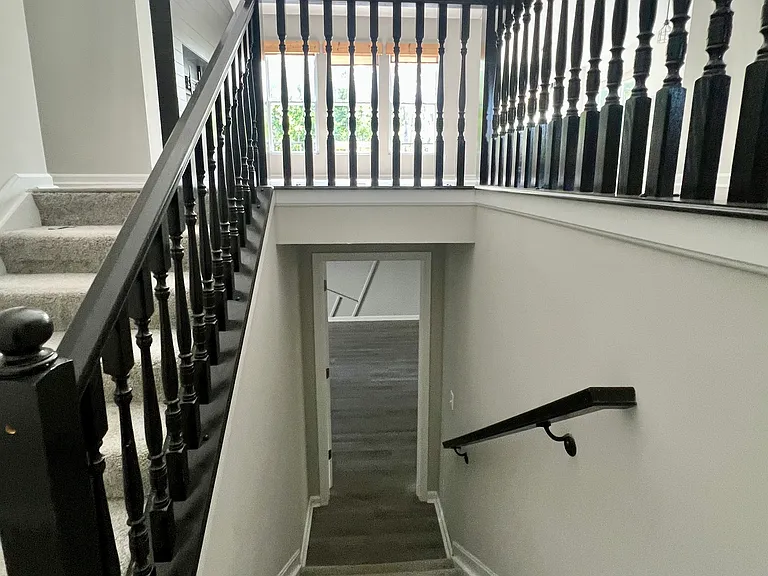 1355 Tiburon Dr — Photo 17