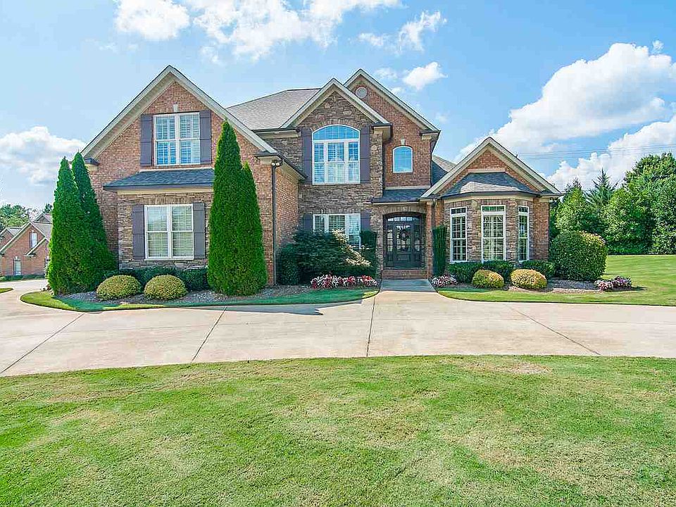 1st image of 204 Belle Rose Ct