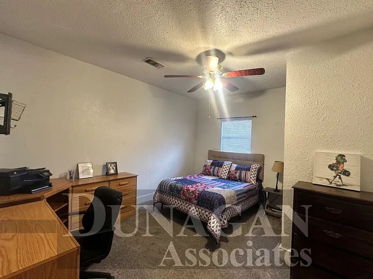 507 W Hagerman St — Photo 5