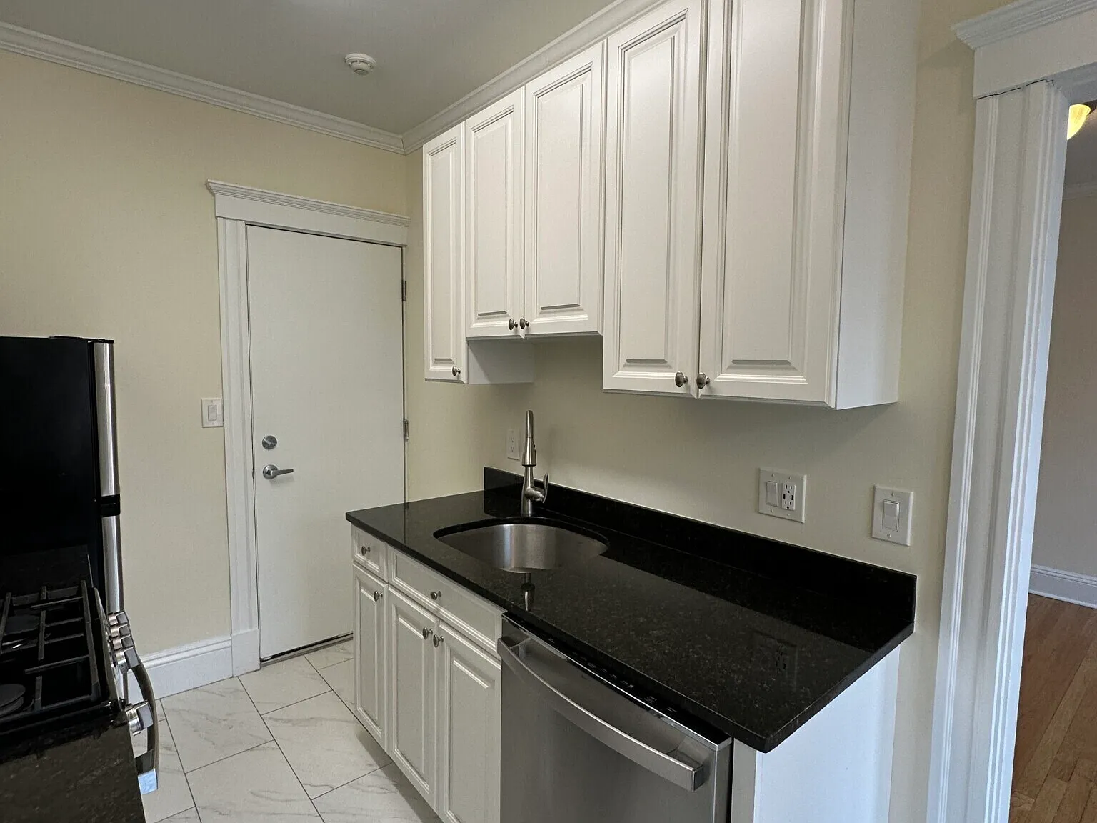 Studio, 1.0 bath, 999 sqft, $2,685 — Photo 2