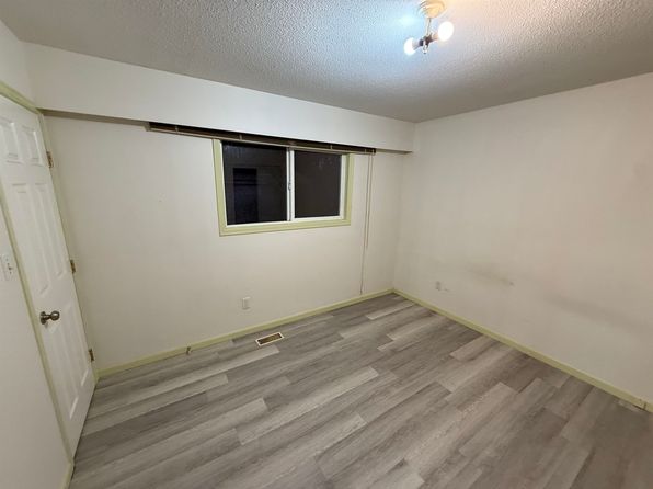 3 bedroom rental in Surrey — photo 9