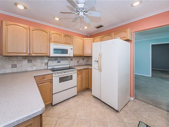 3rd image of 1856 Northwood Dr