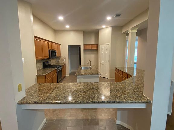 5th image of 7926 Moncur Dr