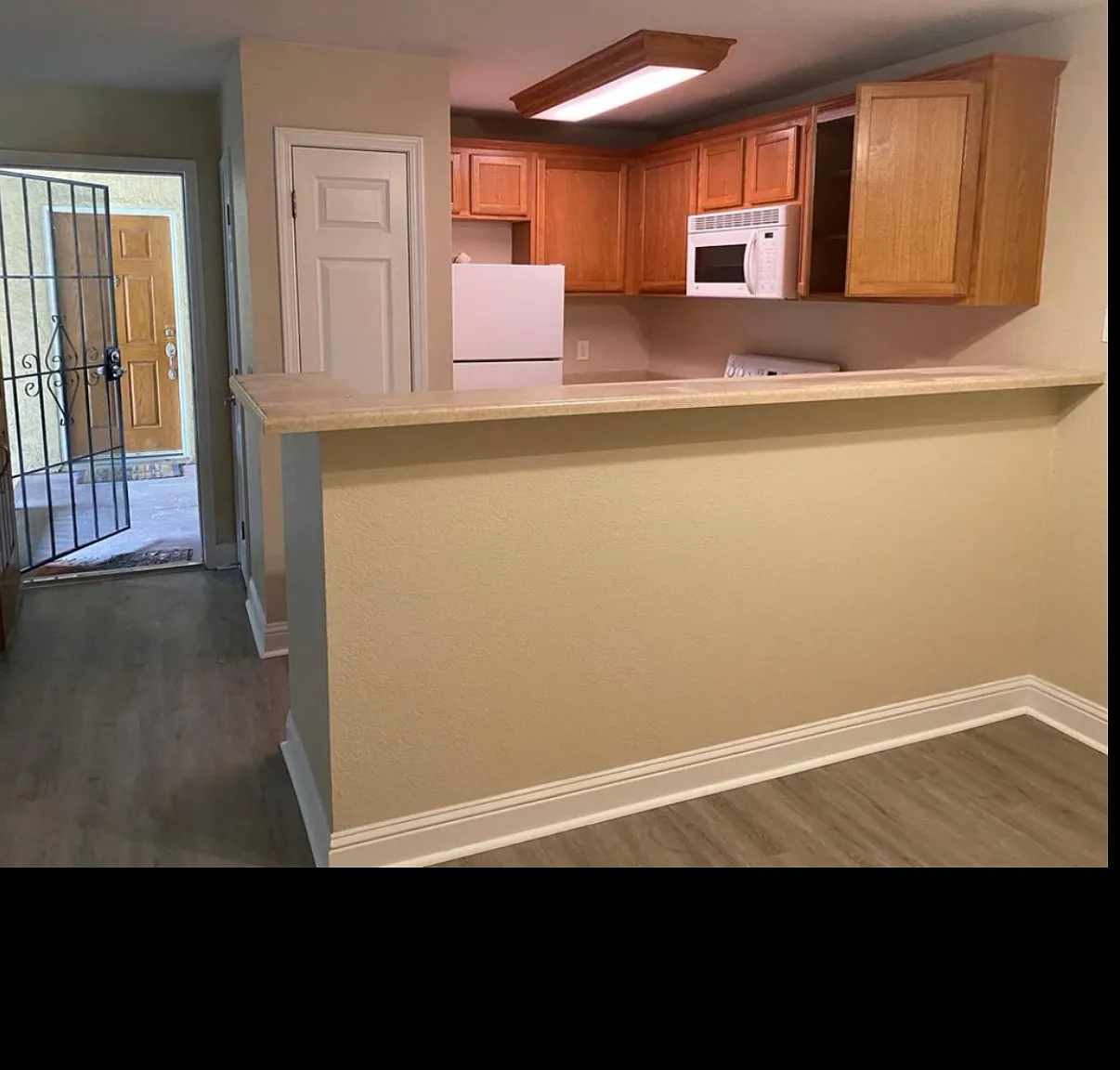 1 bed, 696 sqft, $1,300 — Photo 4