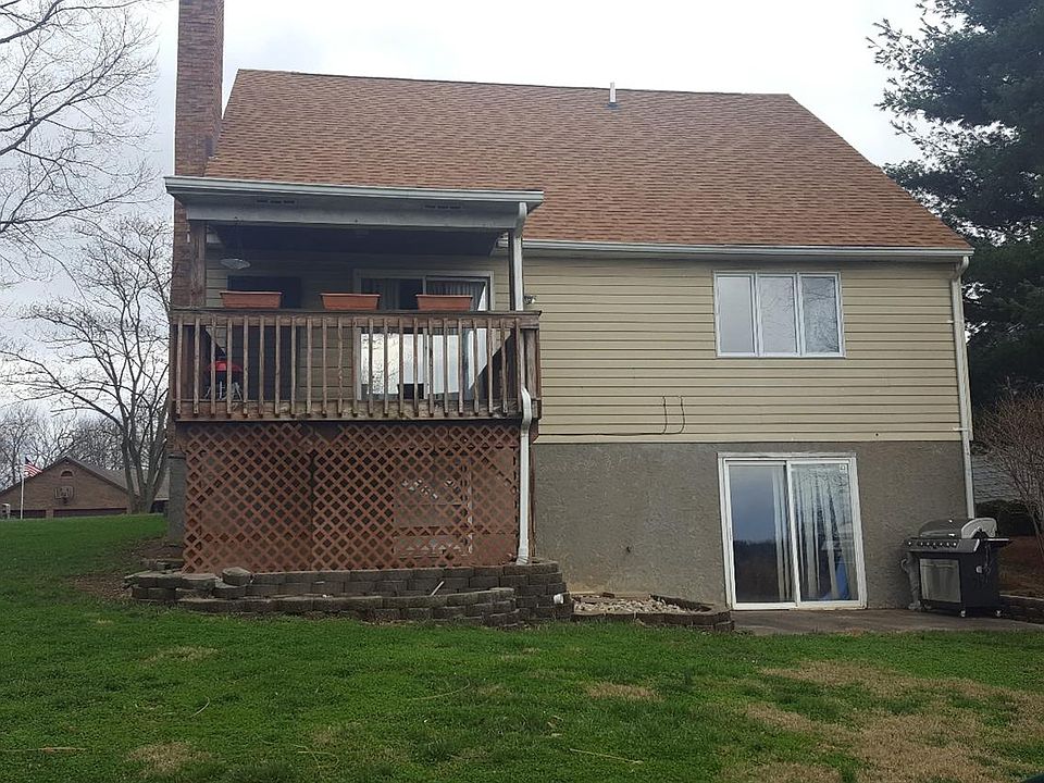 2nd image of 411 Hickory Rd