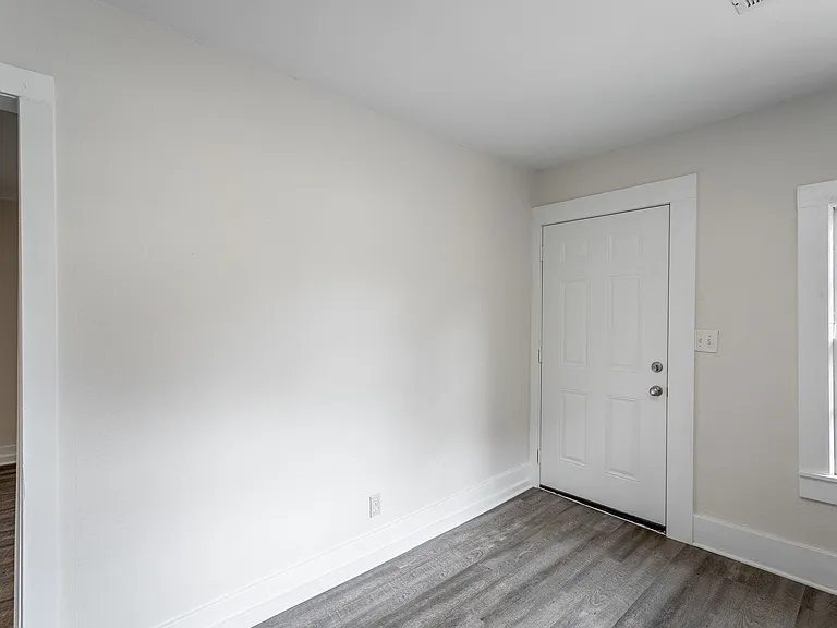 2306 E 17th St — Photo 3