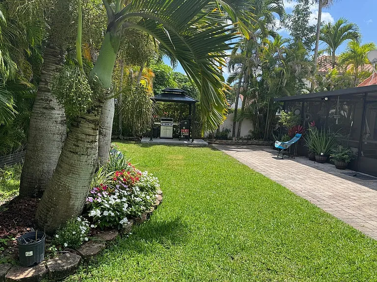 544 NW 38th Ave — Photo 4