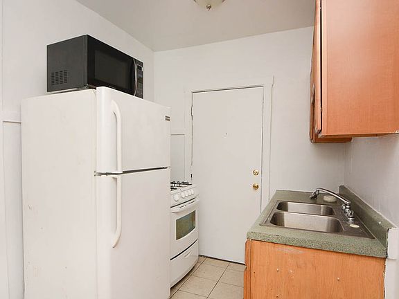 2nd image of 933 W Sunnyside Ave APT 1S