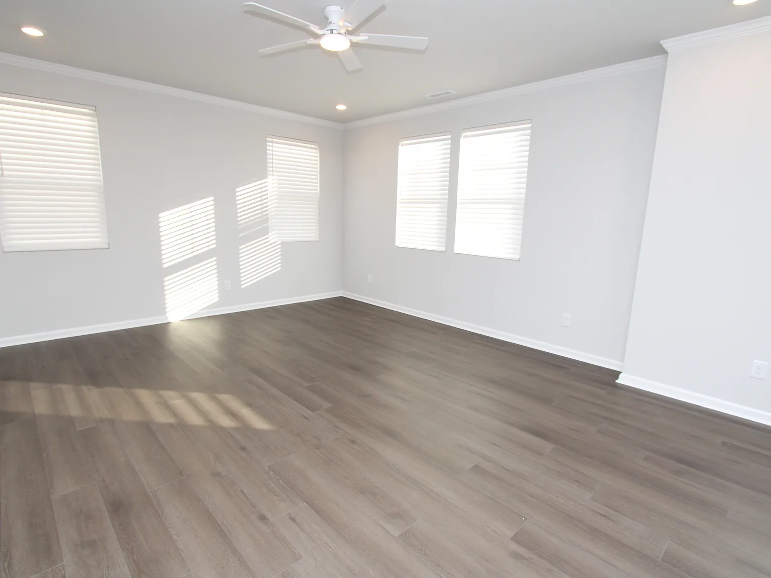 4 bed, 3.5 bath, 2410 sqft, $2,395 — Photo 3