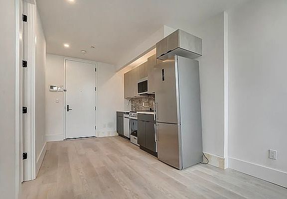 2nd image of 324 E 116th St #4L