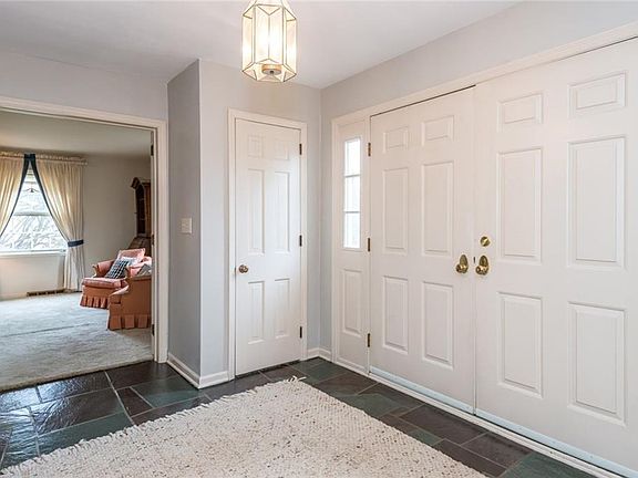 5th image of 5563 Folkestone Dr