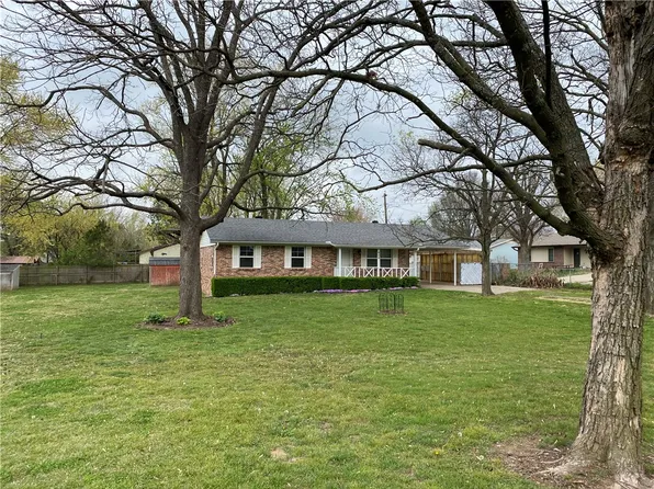 408 Honeysuckle St, Lowell, AR 72745