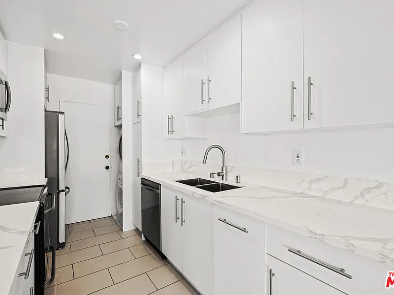 136 S Palm Dr #301 — Photo 10
