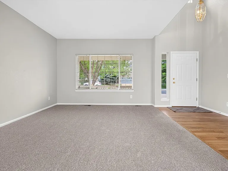 11572 Pine Hill St — Photo 5
