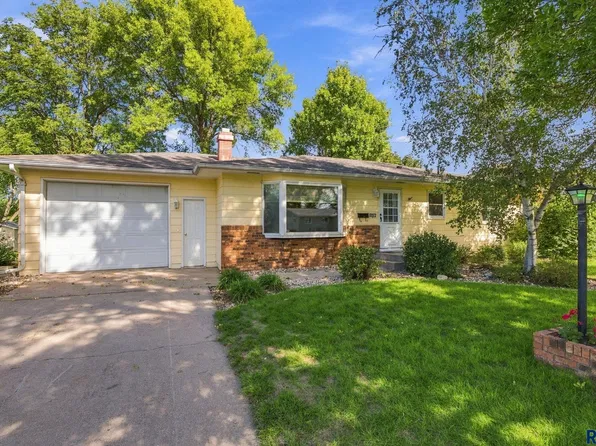 406 Johnson Ave, Baltic, SD 57003